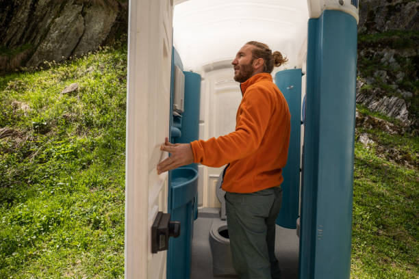 Best Porta potty delivery and setup  in Lindsborg, KS